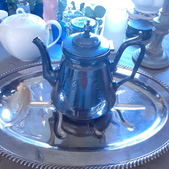 WILCOX SILVERPLATE Co., Flat Bottom  Floral Etched,  Hinged Lid Tea Pot - Picture 1 of 10
